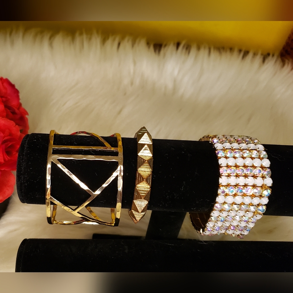 Gold Pyramid Spike Stretch Bracelet Textured Geometric Bangle Vintage Inspired - Picture 8 of 8